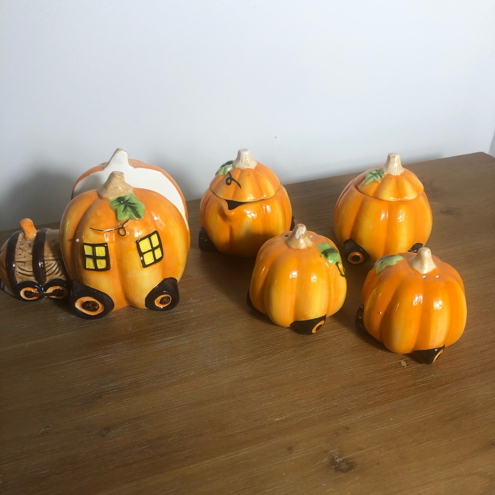 Collections, Etc 5 piece pumpkin table set